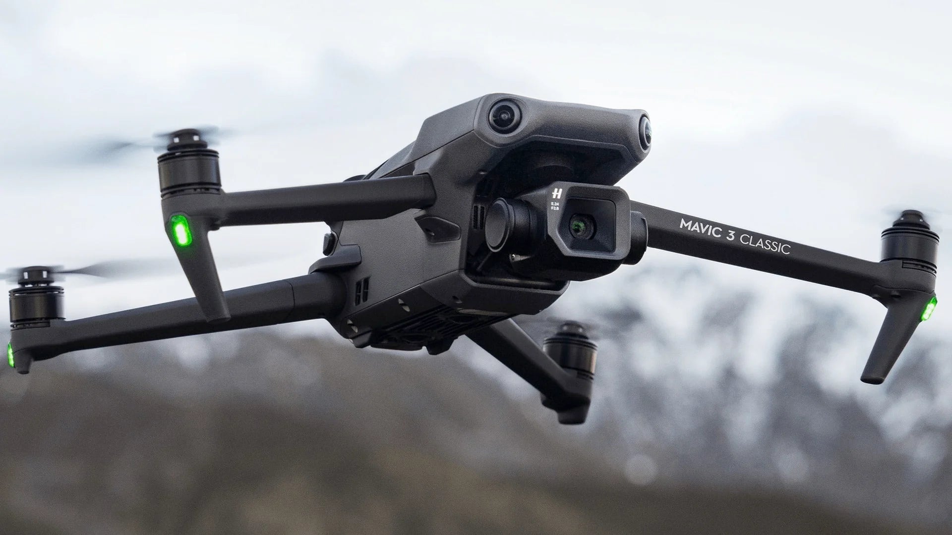 Mavic 3 Classic W/RC Controller(Pre-order) - DroneDynamics.ca