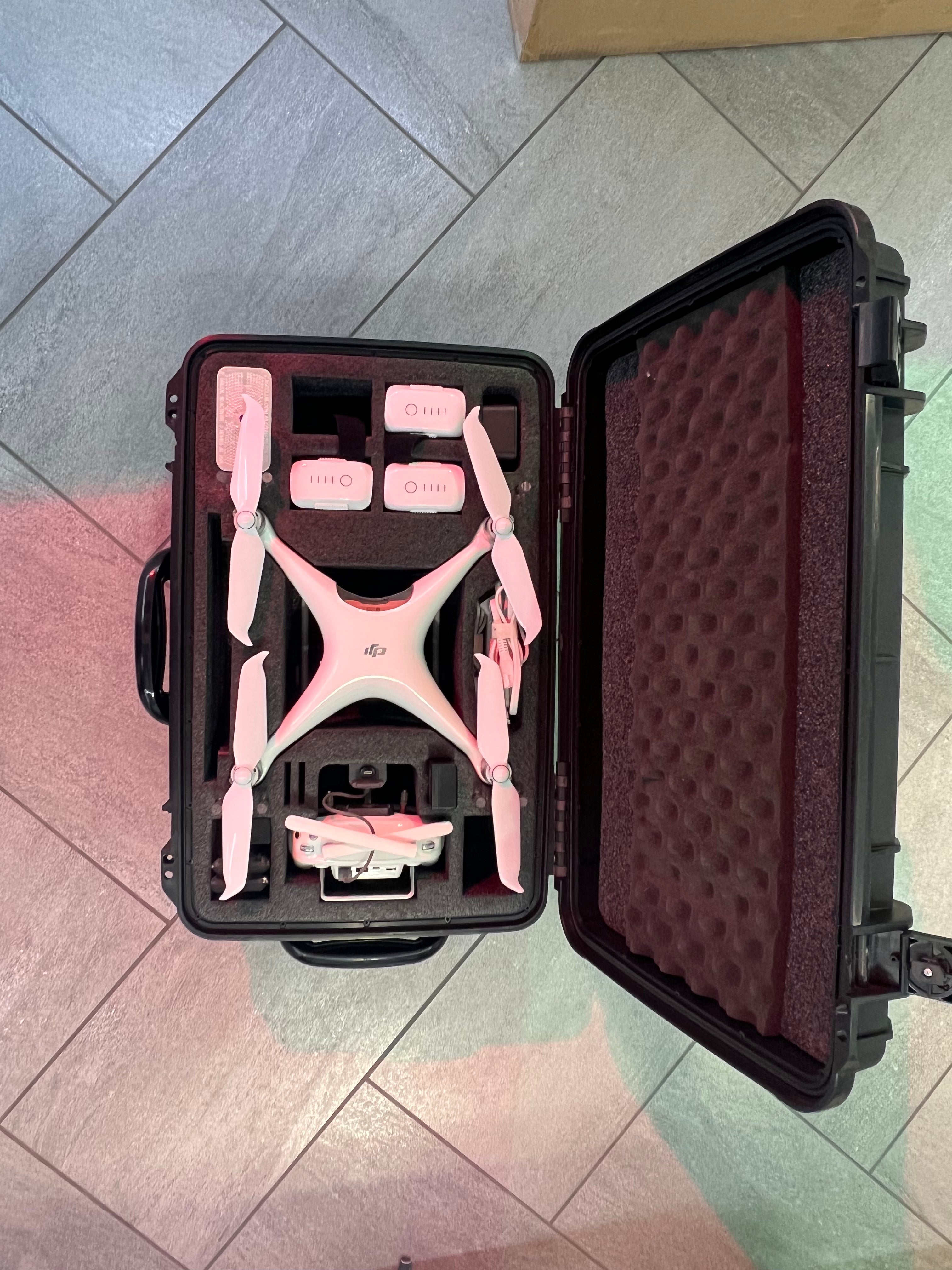 USED | Phantom 4 V1 With 7.85" Crystalsky Disp. and 3 batteries - DroneDynamics.ca